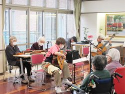 秋の音楽会🎸🎶｜長岡三古老人福祉会