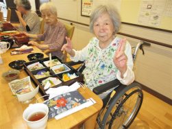 料亭かも川本館より、お取り寄せ🍱｜長岡三古老人福祉会