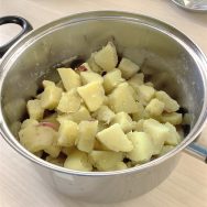 季節の楽しみ🍠｜長岡三古老人福祉会