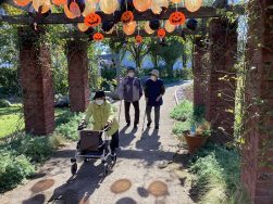 秋空の下、イングリッシュガーデンへ｜長岡三古老人福祉会