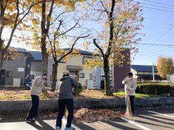落ち葉はき🍂｜長岡三古老人福祉会