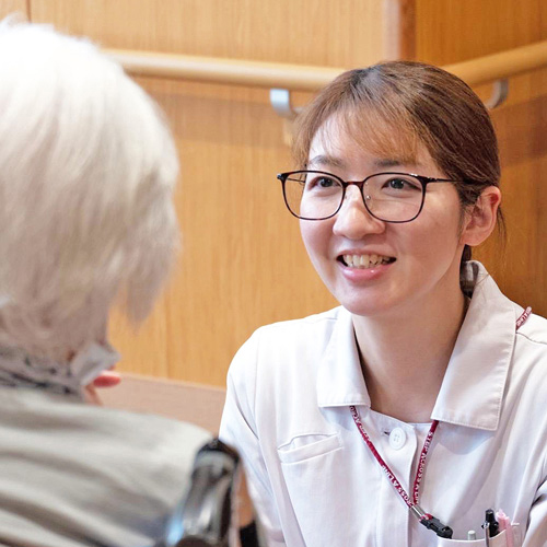 先輩インタビュー｜長岡三古老人福祉会　採用情報サイト