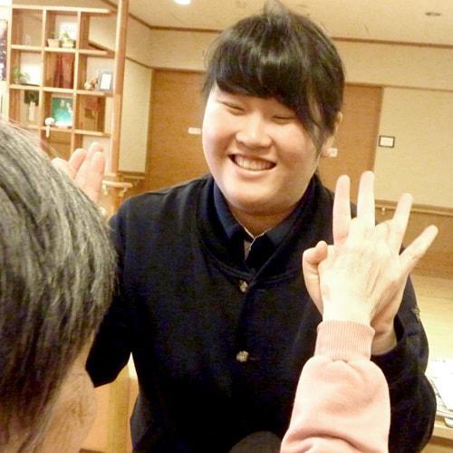 先輩インタビュー｜長岡三古老人福祉会　採用情報サイト