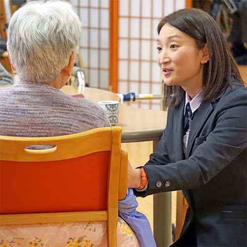 先輩インタビュー｜長岡三古老人福祉会　採用情報サイト