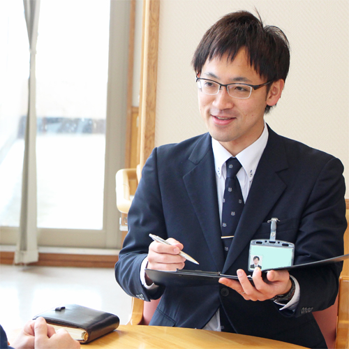 先輩インタビュー｜長岡三古老人福祉会　採用情報サイト