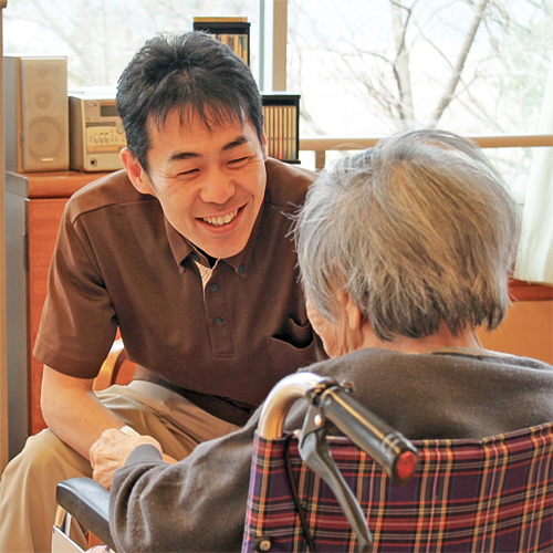 先輩インタビュー｜長岡三古老人福祉会　採用情報サイト