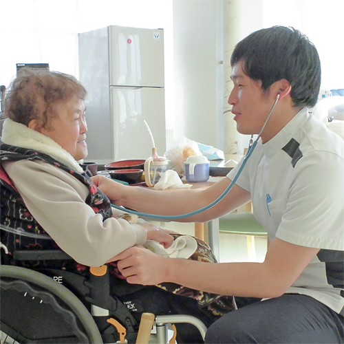 先輩インタビュー｜長岡三古老人福祉会　採用情報サイト