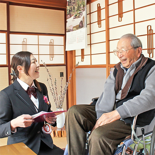 先輩インタビュー｜長岡三古老人福祉会　採用情報サイト