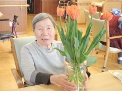 笑顔を咲かすチューリップ｜長岡三古老人福祉会