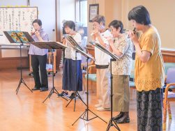 オカリナサークルひまわり様が来所！｜長岡三古老人福祉会