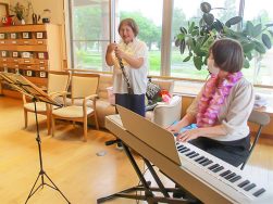 音楽ボランティア様｜長岡三古老人福祉会
