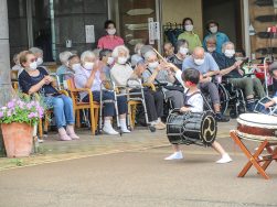 元気いっぱい！「前ぶれ太鼓」｜長岡三古老人福祉会